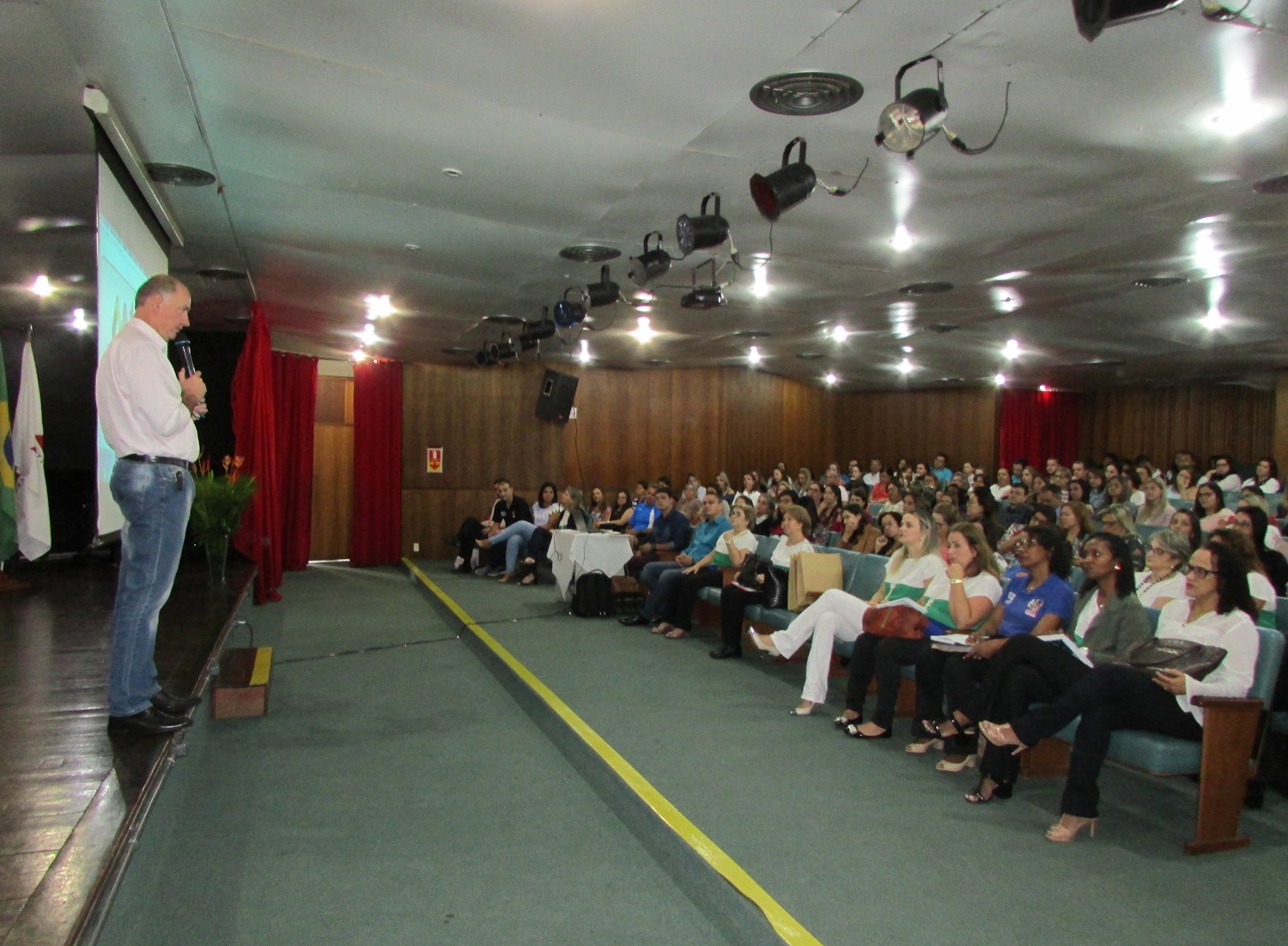 Encontro “Educadores que Inspiram” promove formação de professores em Muriaé