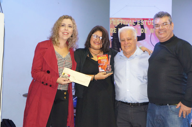 Gabriela Angelina Limonge é Bicampeã Do 2º Festival De Música Estudantil De Muriaé