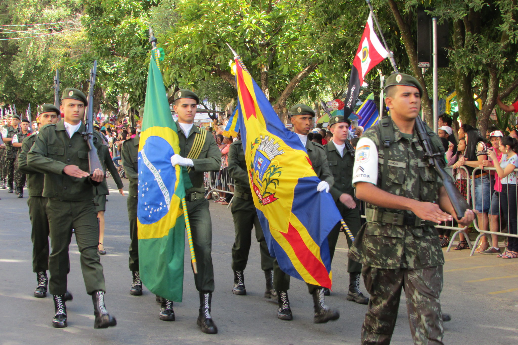 Desfiles cívicos acontecem nesta quinta e sexta-feira na Rua Coronel Domiciano