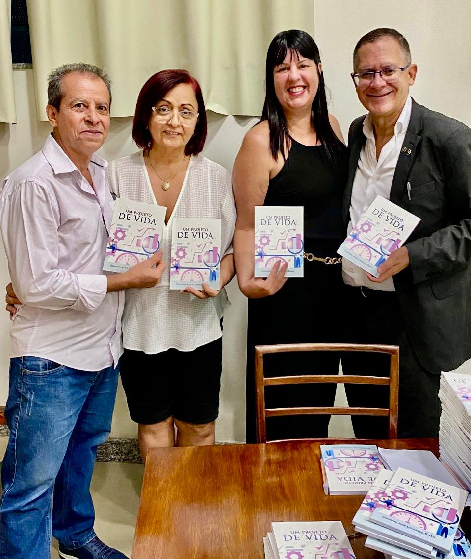 Lançamento de 2º livro de Gregório José em noite literária em Muriaé
