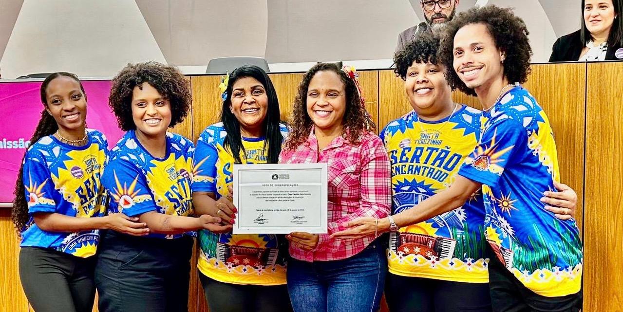 Grupo Folclórico Santa Terezinha recebe Diploma de Congratulações na Assembleia Legislativa de Minas Gerais