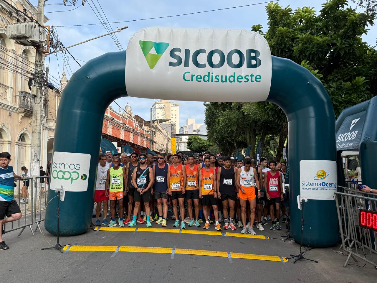 2ª Sicoob Credisudeste Run reúne centenas de atletas e celebra 40 anos da cooperativa em Muriaé