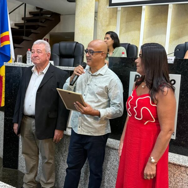 Vicente de Paula Almeida é homenageado com Moção de Congratulações e Aplausos na Câmara Municipal de Muriaé