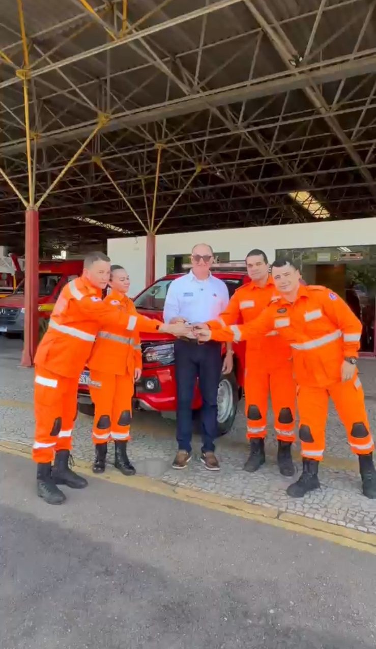 Deputado Grego da Fundação entrega viatura ao Corpo de Bombeiros de Juiz de Fora