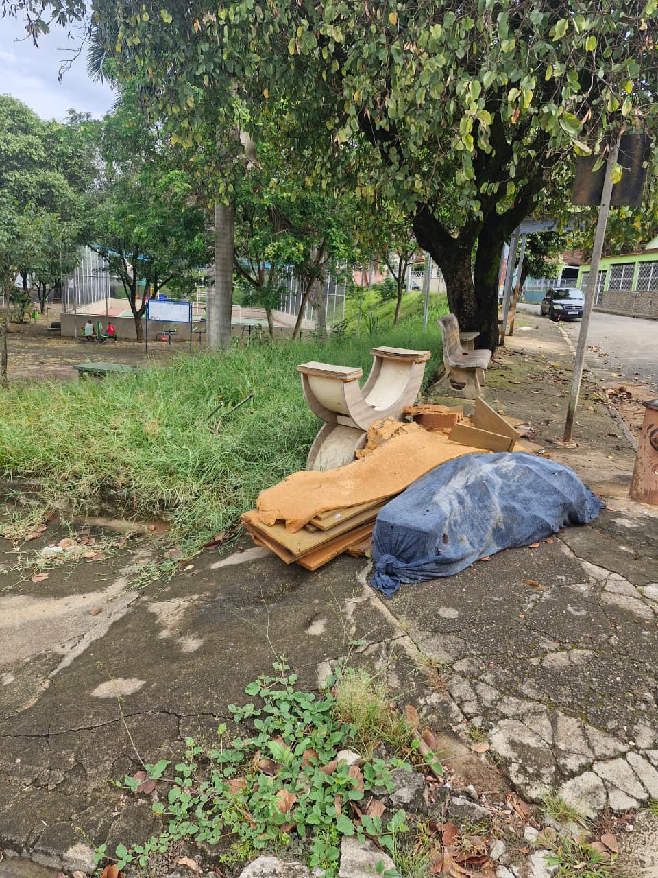 Associação de Moradores cobra providências para a praça do bairro João XXIII