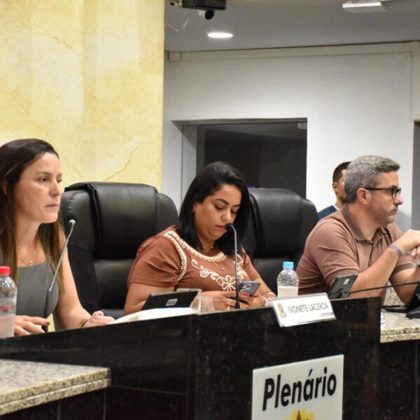 Vereadores Evandro Cheroso e Afonso da Saúde serão o presidente e o relator da Comissão que vai analisar o requerimento da suplente do Vereador Devail Gomes Corrêa (PP) solicitando a cassação de seu mandato