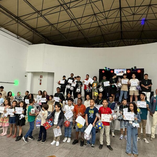 Projeto Enezio celebra dedicação de crianças e adolescentes e fortalece valores por meio do esporte e da educação