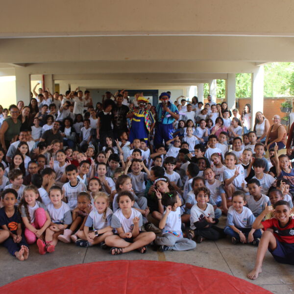 Trupe Chorelly e Cia realiza ensaios gerais e contrapartida em escola municipal